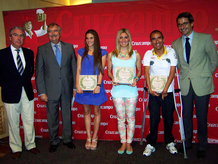 Foto de familia premiados y autoridades